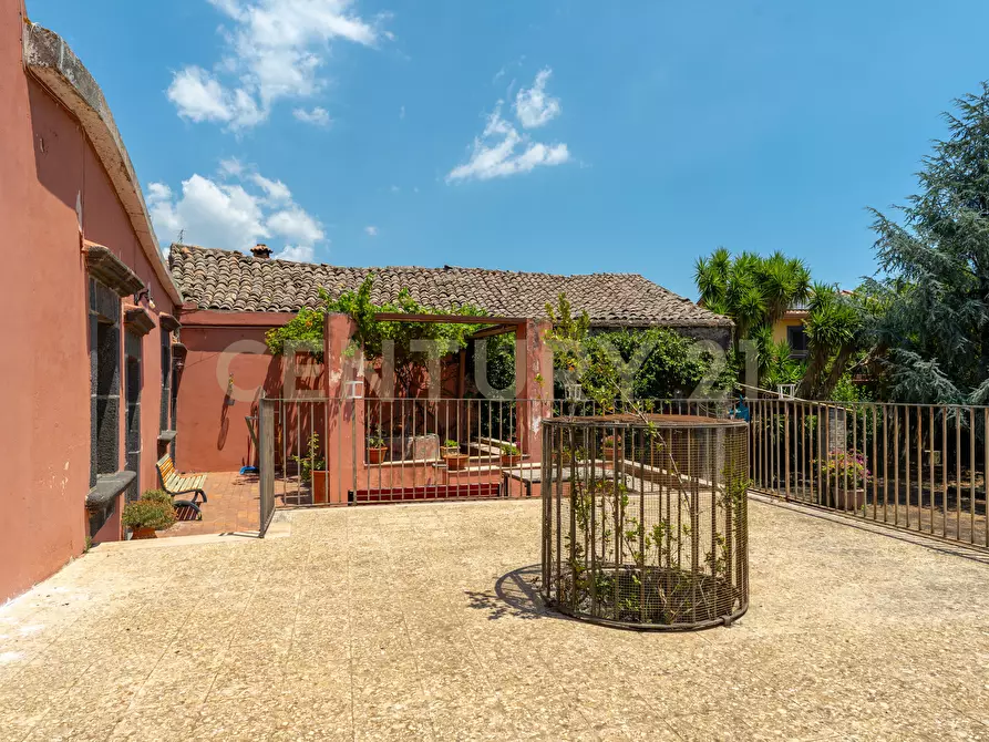 Immagine 17 di Villa in vendita  in Piazza F. M. Scuderi 7 a Viagrande