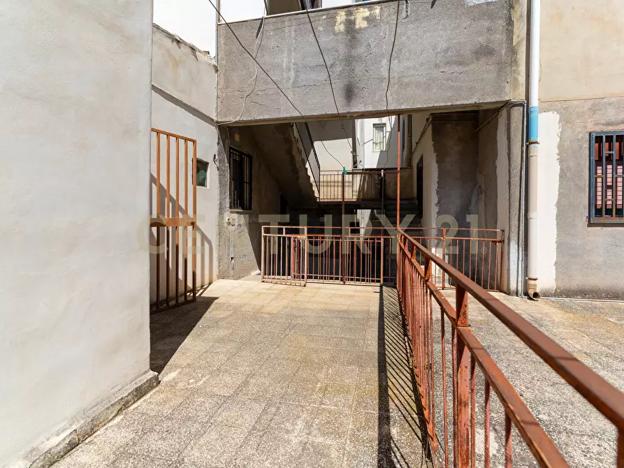 Immagine 40 di Quadrilocale in vendita  in Stradale Cravone 105 a Catania