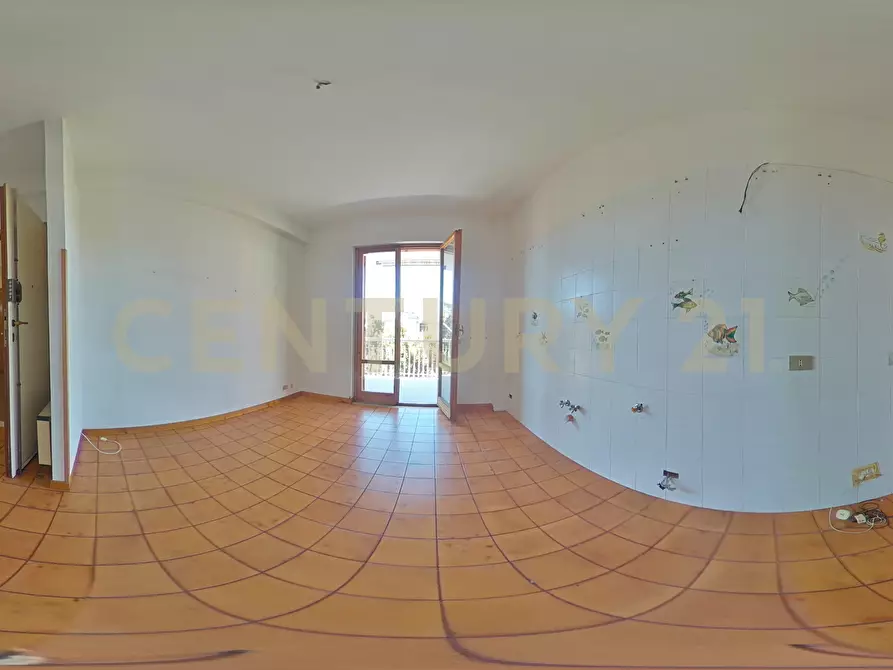 Immagine 45 di Trilocale in vendita  in Via Nazionale a Aci Castello