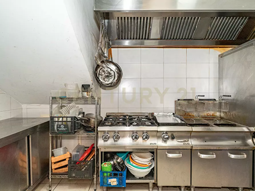 Immagine 4 di Pizzeria / Pub in vendita  in Piazza Don Diego snc a Pedara