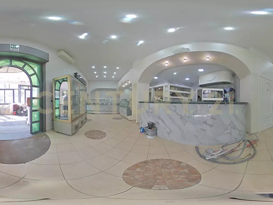 Immagine 42 di Bar / Ristorante in vendita  in Viale Papa Giovanni XXIII 46 a Camporotondo Etneo