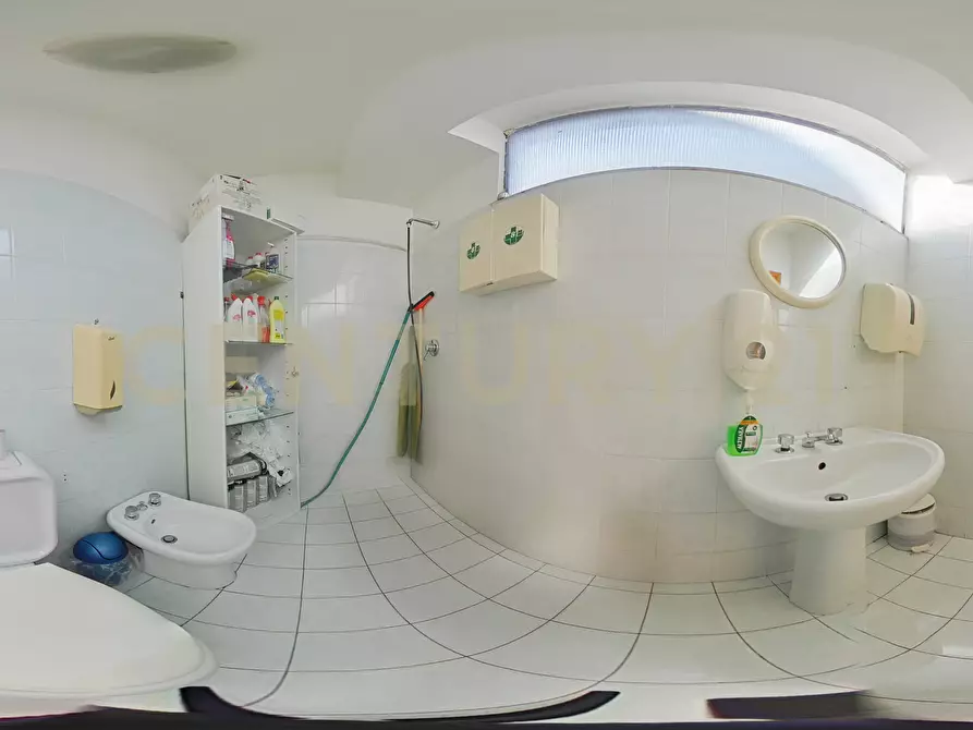 Immagine 43 di Pentalocale in vendita  in Via Pietra dell'Ova 396396 a Tremestieri Etneo