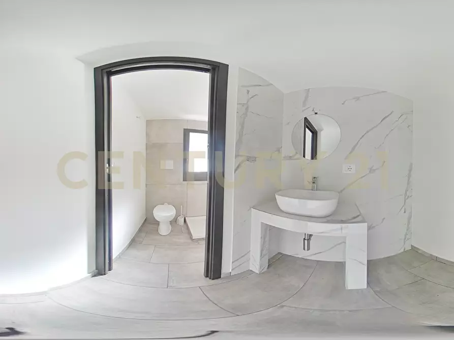 Immagine 37 di Locale commerciale in vendita  in Via Mario Sangiorgi 56 a Catania