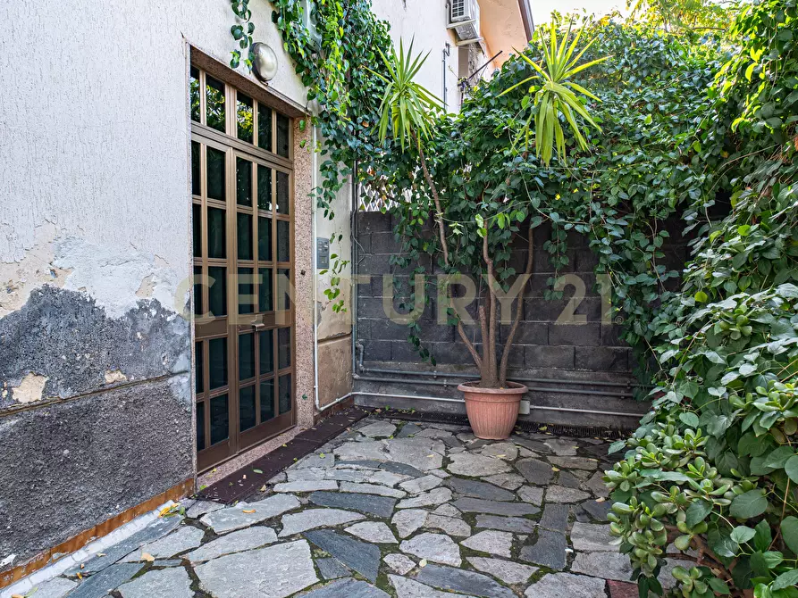 Immagine 4 di Pentalocale in vendita  in Via Pulei 49A a Mascalucia