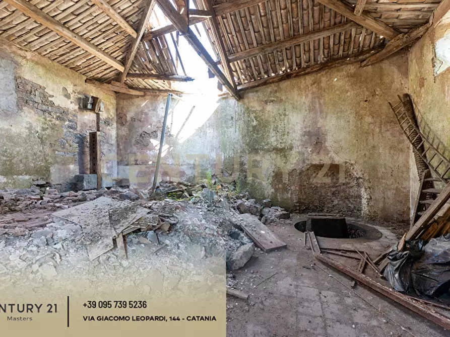 Immagine 23 di Villa in vendita  in Via Manganelli 1 a Mascalucia