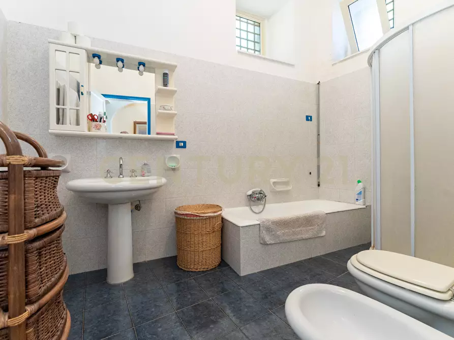 Immagine 27 di Villa in vendita  in Piazza F. M. Scuderi 7 a Viagrande