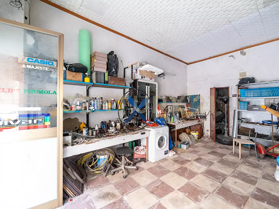 Immagine 6 di Locale commerciale in vendita  in Via San Pietro 38 a Caltagirone