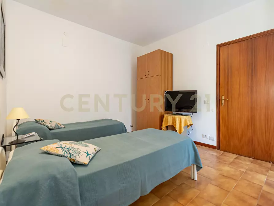 Immagine 10 di Quadrilocale in vendita  in Via Cavour 5 a Sant'alessio Siculo