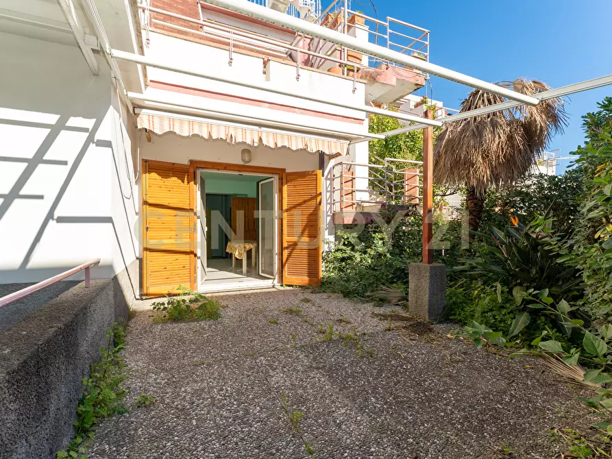 Immagine 11 di Bilocale in vendita  in Via Nazionale 74 bis a Letojanni