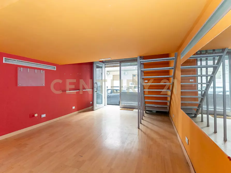 Immagine 10 di Locale commerciale in vendita  in Via Padova 64 a Catania