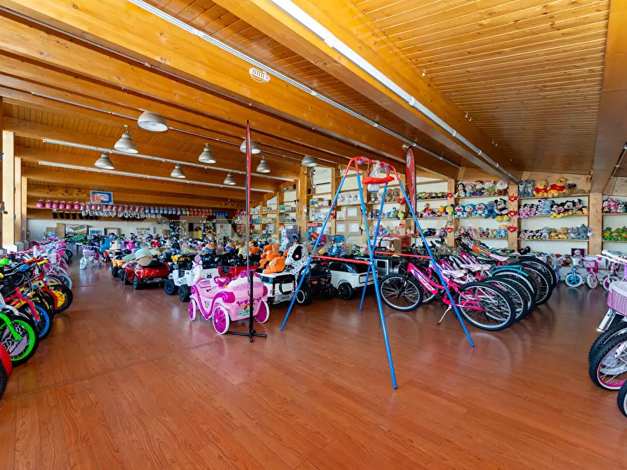 Immagine 48 di Locale commerciale in vendita  in Via Passo Gravina 150 a Catania