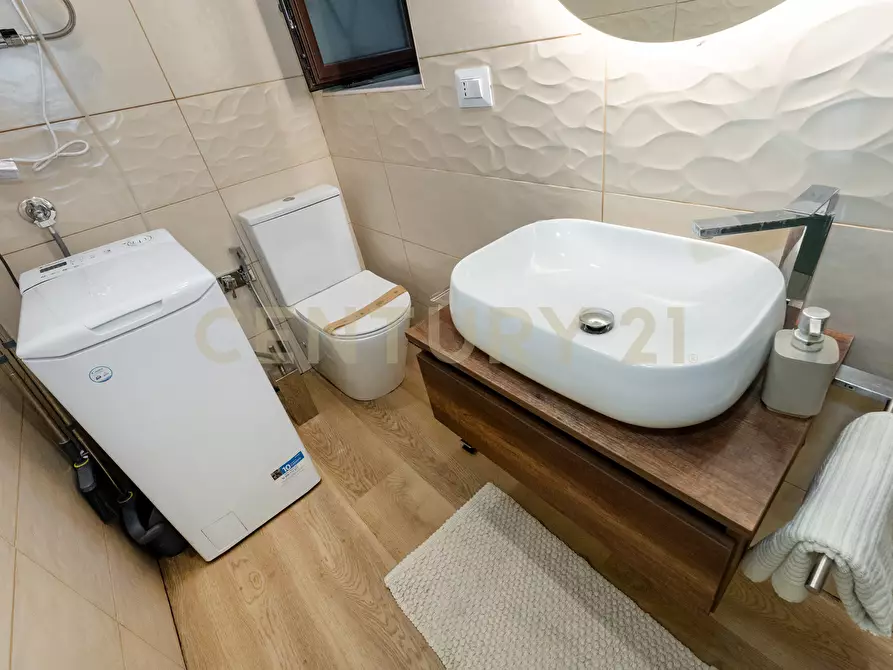 Immagine 11 di Bilocale in vendita  in Via Calì 17 a Catania