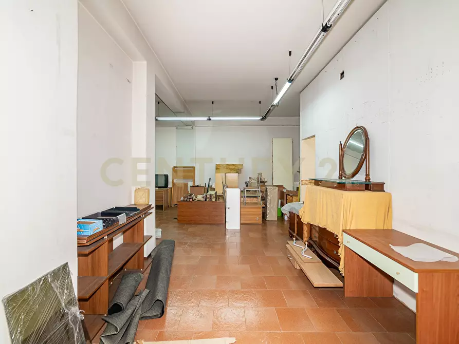 Immagine 6 di Locale commerciale in vendita  in Via Tripoli 185 a Aci Castello