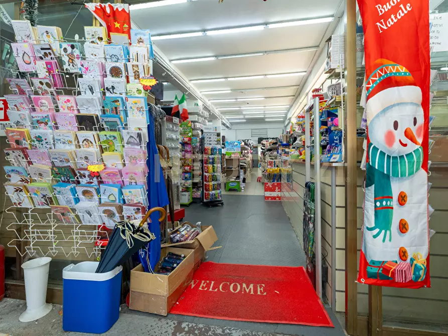 Immagine 9 di Attività commerciale in vendita  in Via Nizzeti 6 a Aci Catena