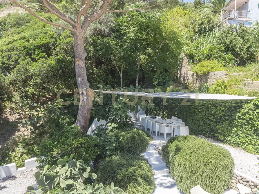 Immagine 27 di Villa in vendita  in Via Staglio 23 a Ponza