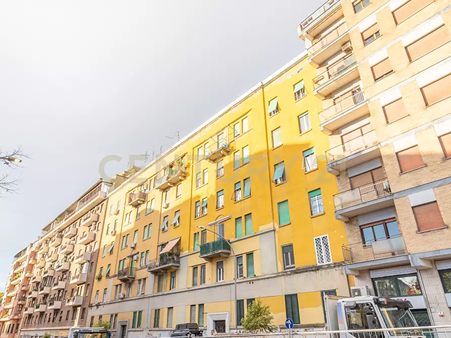 Immagine 22 di Bilocale in vendita  in Via Girolamo Benzoni a Roma