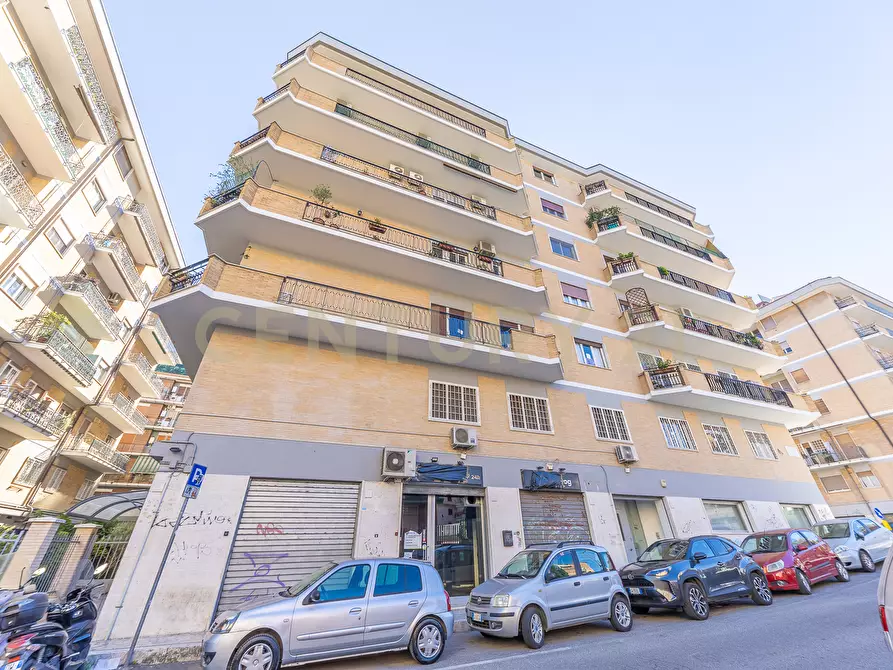 Immagine 27 di Trilocale in vendita  in Via Luigi Rava 9 a Roma