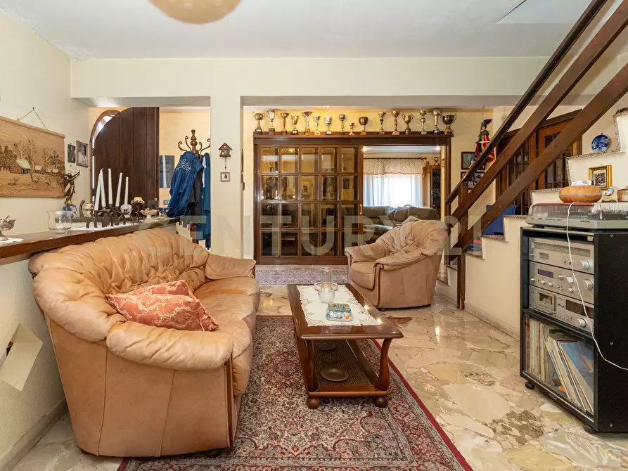 Immagine 49 di Villa in vendita  in Via Salemi 18 a Mascalucia