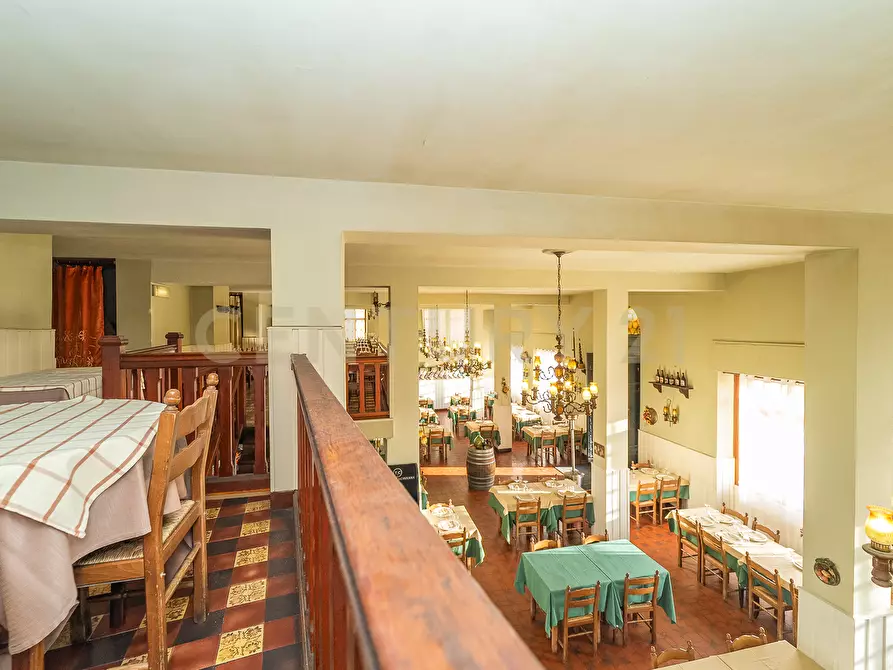 Immagine 16 di Locale commerciale in vendita  in Via Nemorense 17 a Nemi