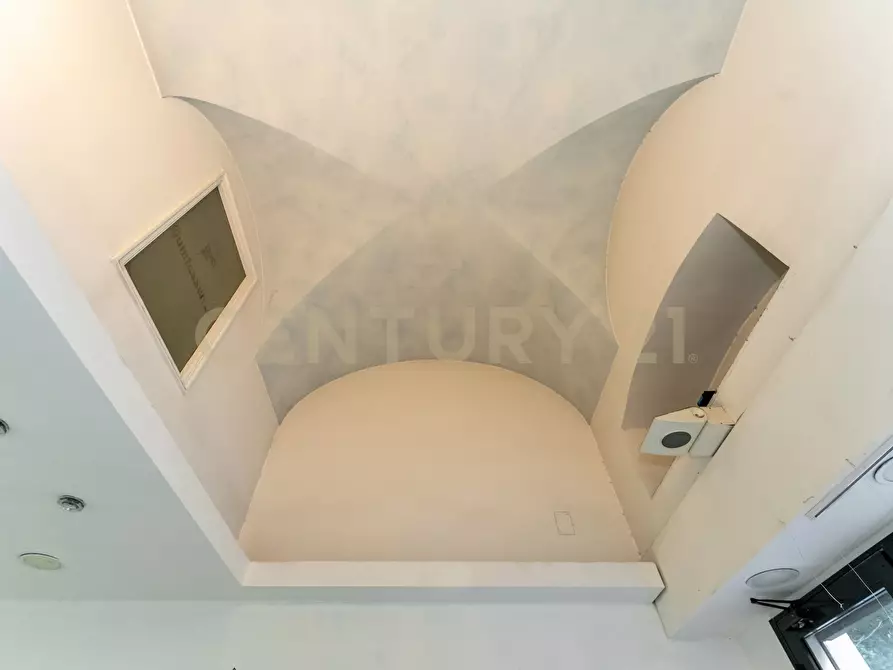 Immagine 41 di Locale commerciale in affitto  in viale Regina Margherita 19 a Catania