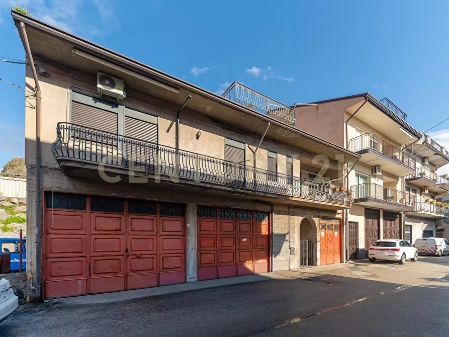 Immagine 1 di Palazzo in vendita  in Via Monte Calvario 56 a Biancavilla