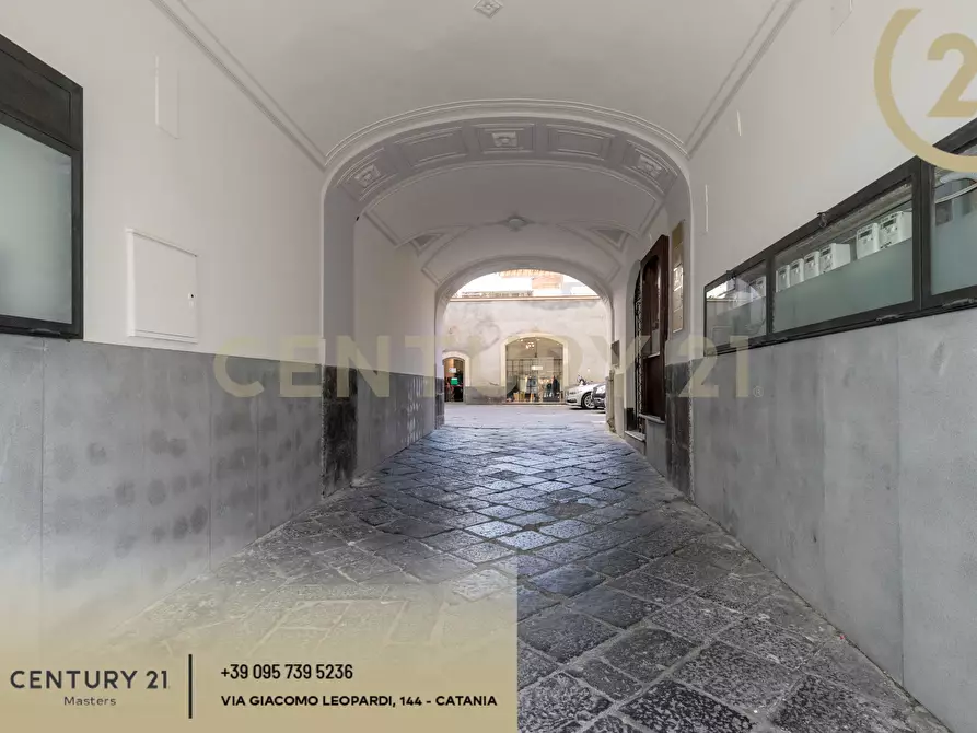 Immagine 119 di Pentalocale in vendita  in Via Etnea 196 a Catania