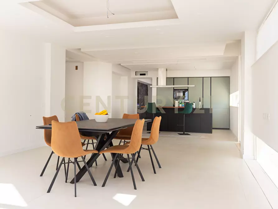 Immagine 4 di Villa in vendita  in SS284 a Adrano