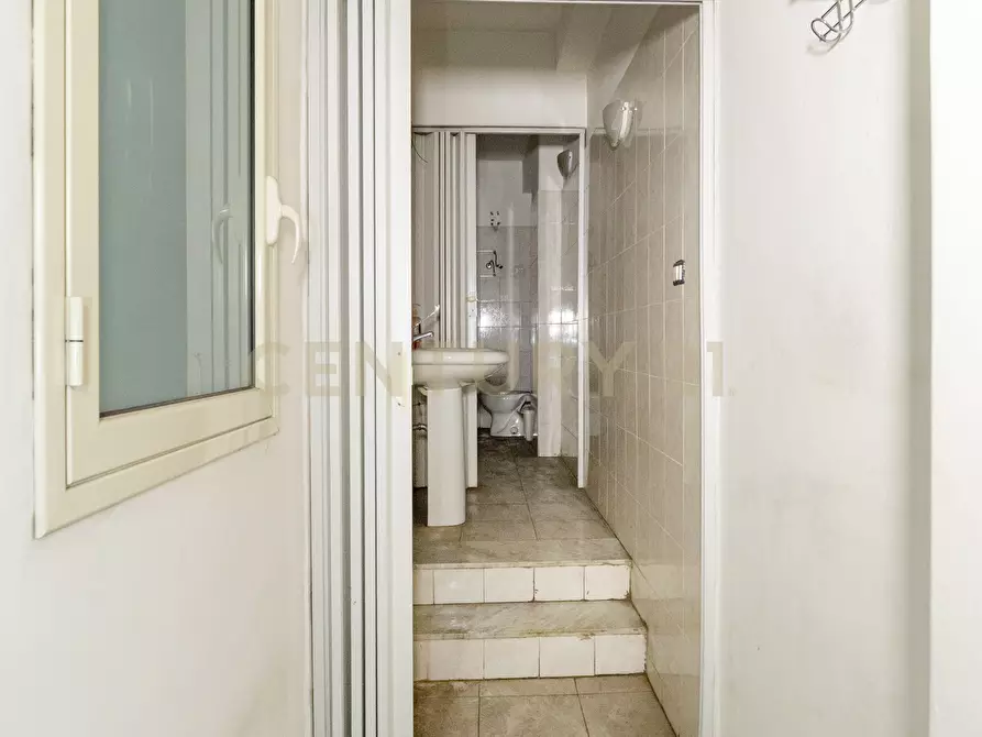 Immagine 22 di Locale commerciale in vendita  in Via Cagliari 51 a Catania
