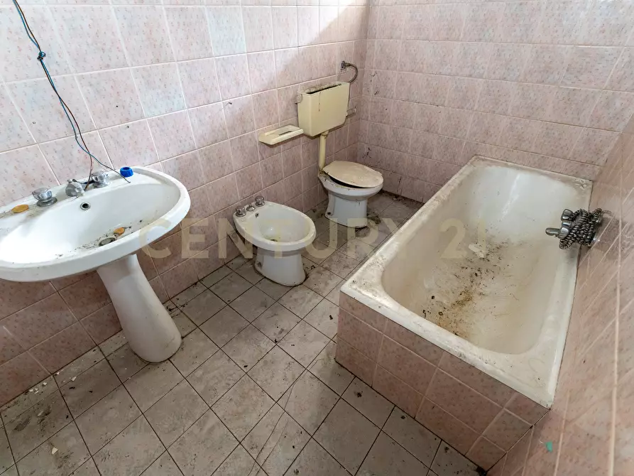 Immagine 58 di Pentalocale in vendita  in Via del Santuario 56 a Valverde