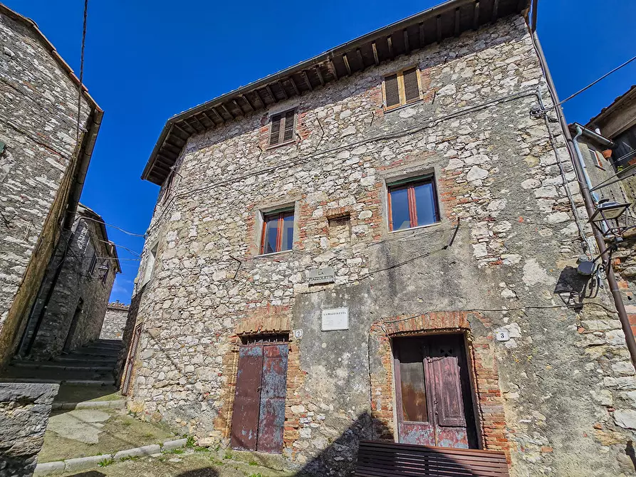 Immagine 3 di Bilocale in vendita  in Via delle Pieve 9 a Semproniano