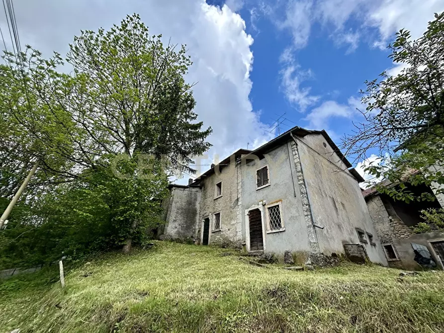 Immagine 2 di Rustico / casale in vendita  in Contrada Tezze snc a Velo Veronese