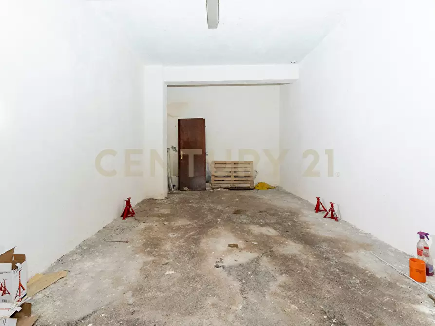 Immagine 23 di Magazzino in vendita  in Via del Bosco 407 a Catania