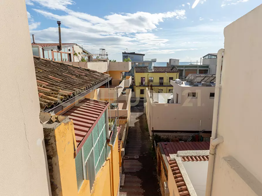 Immagine 8 di Quadrilocale in vendita  in Via Cavour 5 a Sant'alessio Siculo