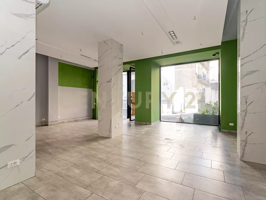 Immagine 12 di Locale commerciale in vendita  in Via Mario Sangiorgi 56 a Catania