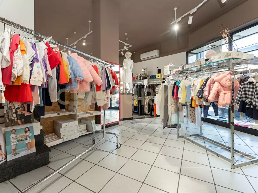 Immagine 13 di Attività commerciale in vendita  in Via Vittorio Emanuele 214 a Belpasso