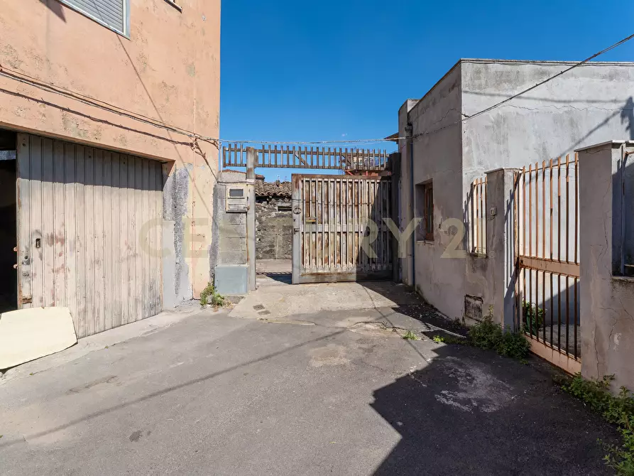 Immagine 11 di Casa indipendente in vendita  in Via San Martino 10 a Camporotondo Etneo