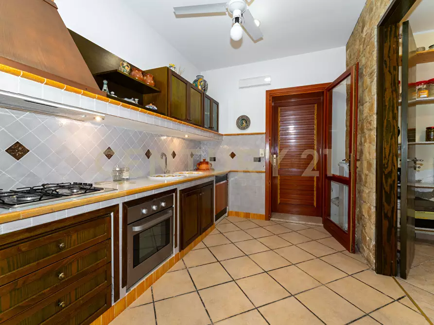 Immagine 48 di Villa in vendita  in Via Gela 95 a Caltagirone