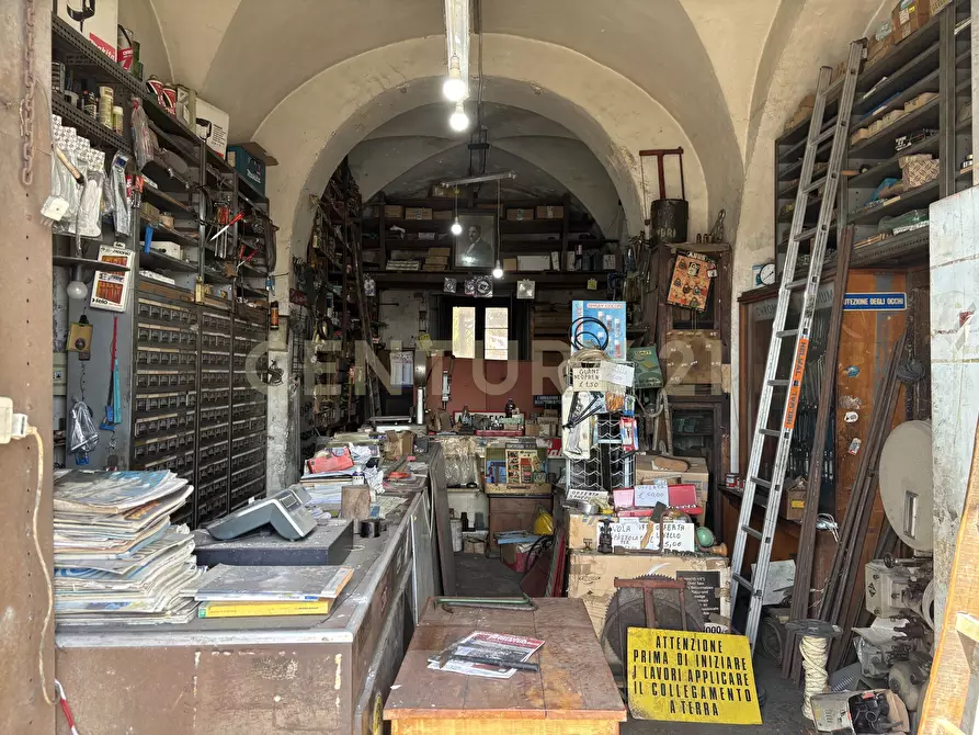 Immagine 14 di Locale commerciale in vendita  in Via 6 Aprile 59 a Catania