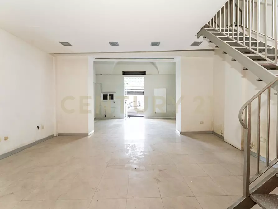 Immagine 11 di Locale commerciale in vendita  in Via Principe Nicola 80 a Catania