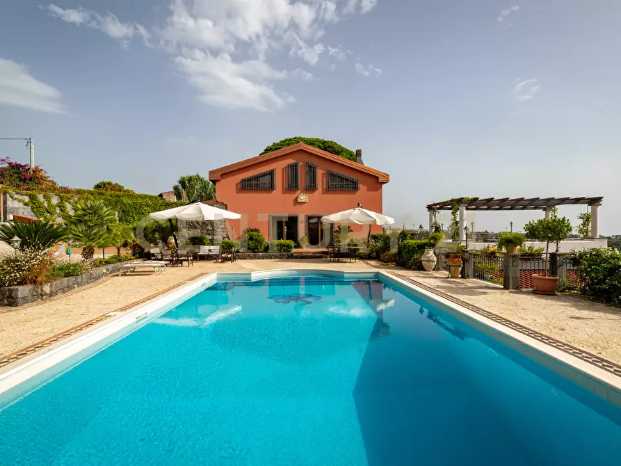 Immagine 5 di Villa in vendita  in Via Brinzio 20 a Aci Catena