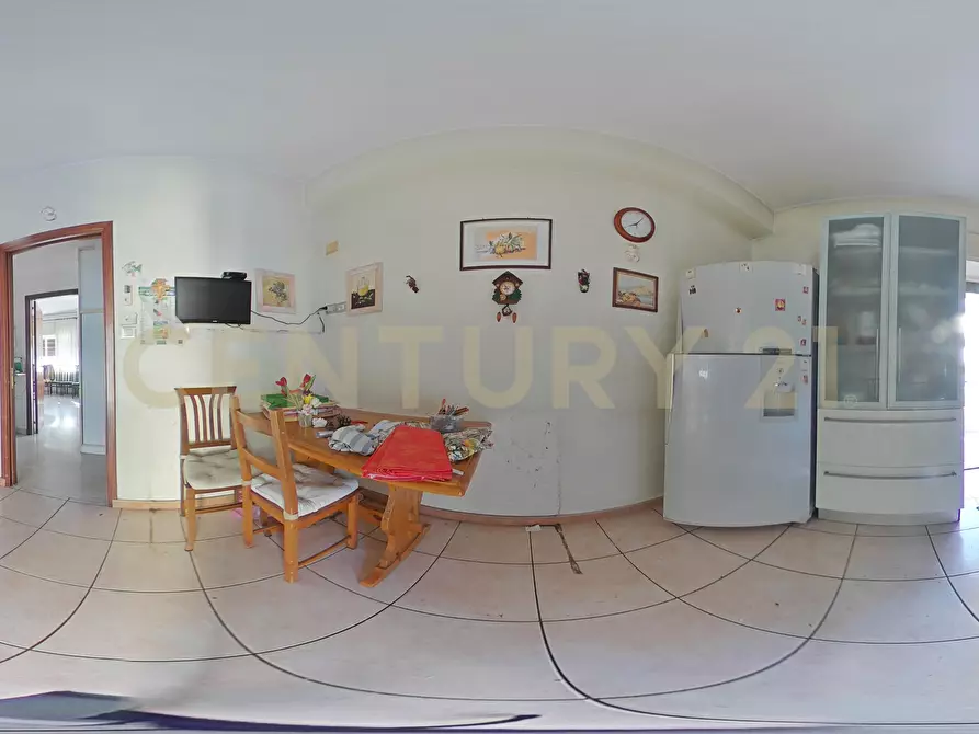 Immagine 50 di Pentalocale in vendita  in Via Fratelli Bandiera 13 a Gravina Di Catania