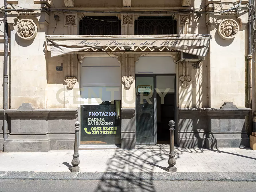 Immagine 11 di Locale commerciale in vendita  in Corso Vittorio Emanuele 20 a Caltagirone