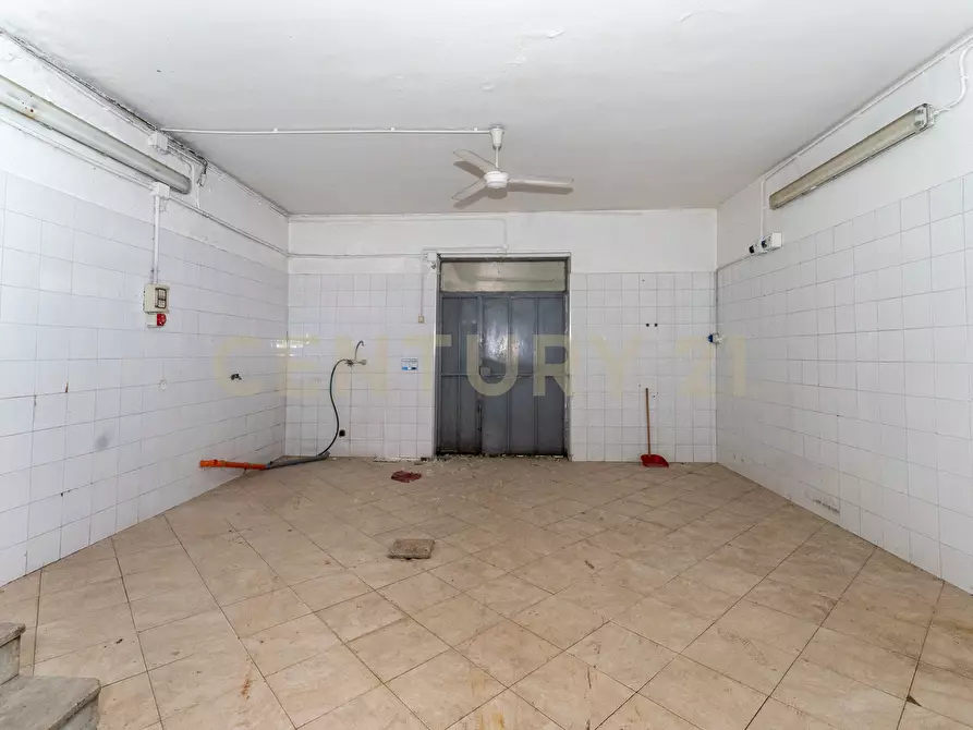 Immagine 51 di Locale commerciale in affitto  in Via Catira 2 a San Gregorio Di Catania