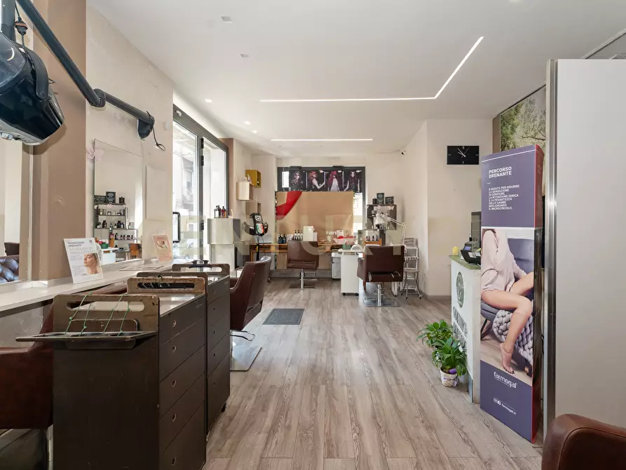 Immagine 19 di Locale commerciale in vendita  in Via del Bosco 163 a Catania