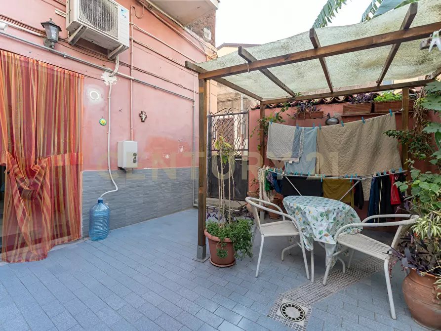 Immagine 20 di Bilocale in vendita  in via adelia 98 a Catania