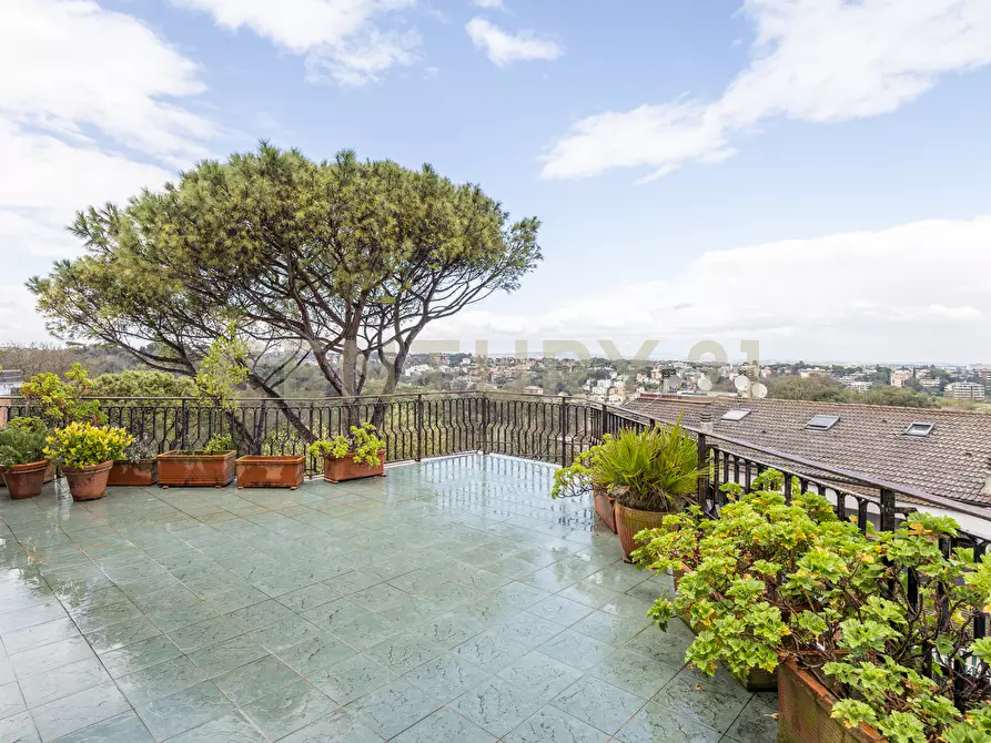 Immagine 10 di Attico in vendita  in Viale Cortina d'Ampezzo a Roma