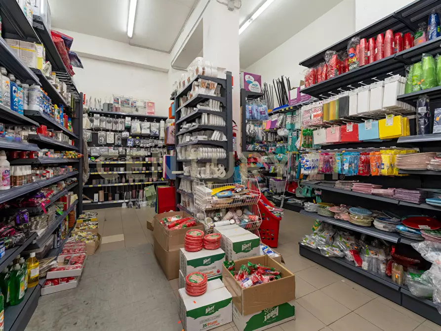 Immagine 17 di Attività commerciale in vendita  in Via Nizzeti 6 a Aci Catena