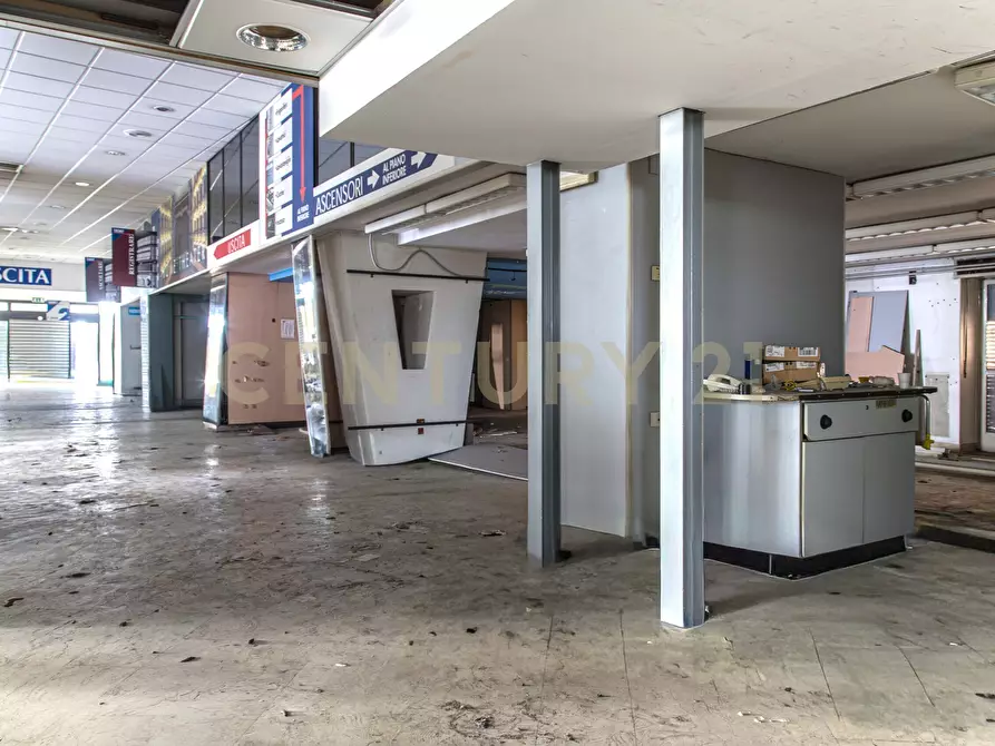 Immagine 4 di Locale commerciale in vendita  in Via Milano 93 a Catania