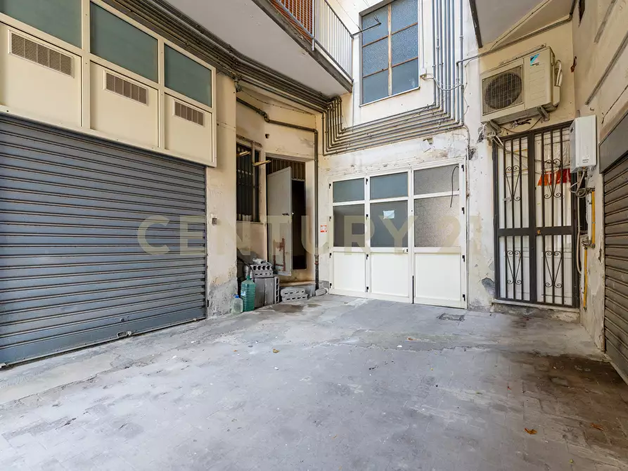 Immagine 23 di Locale commerciale in vendita  in Via Antonio Santangelo Fulci 13 a Catania