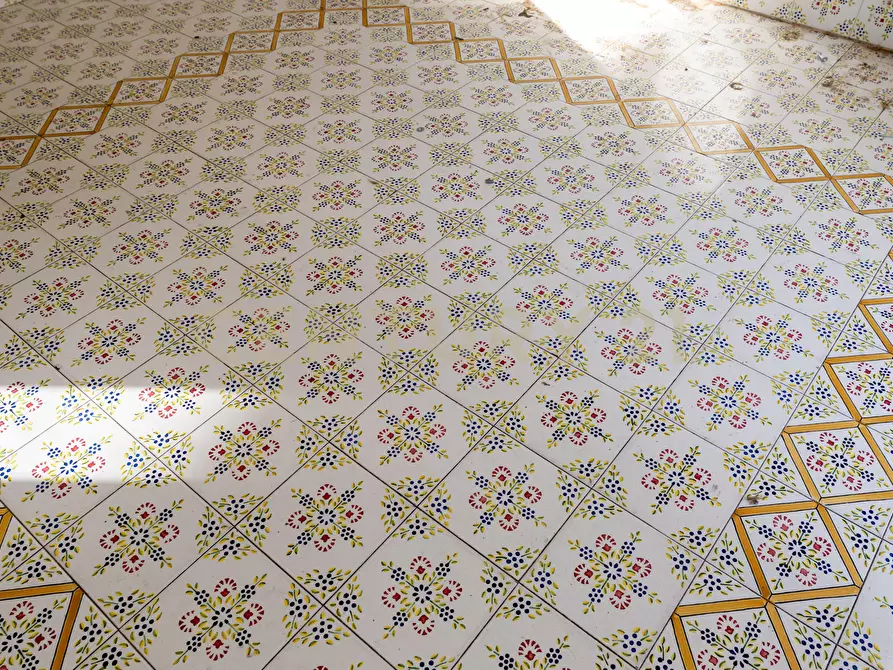 Immagine 30 di Pentalocale in vendita  in Via Enna 15 a Catania